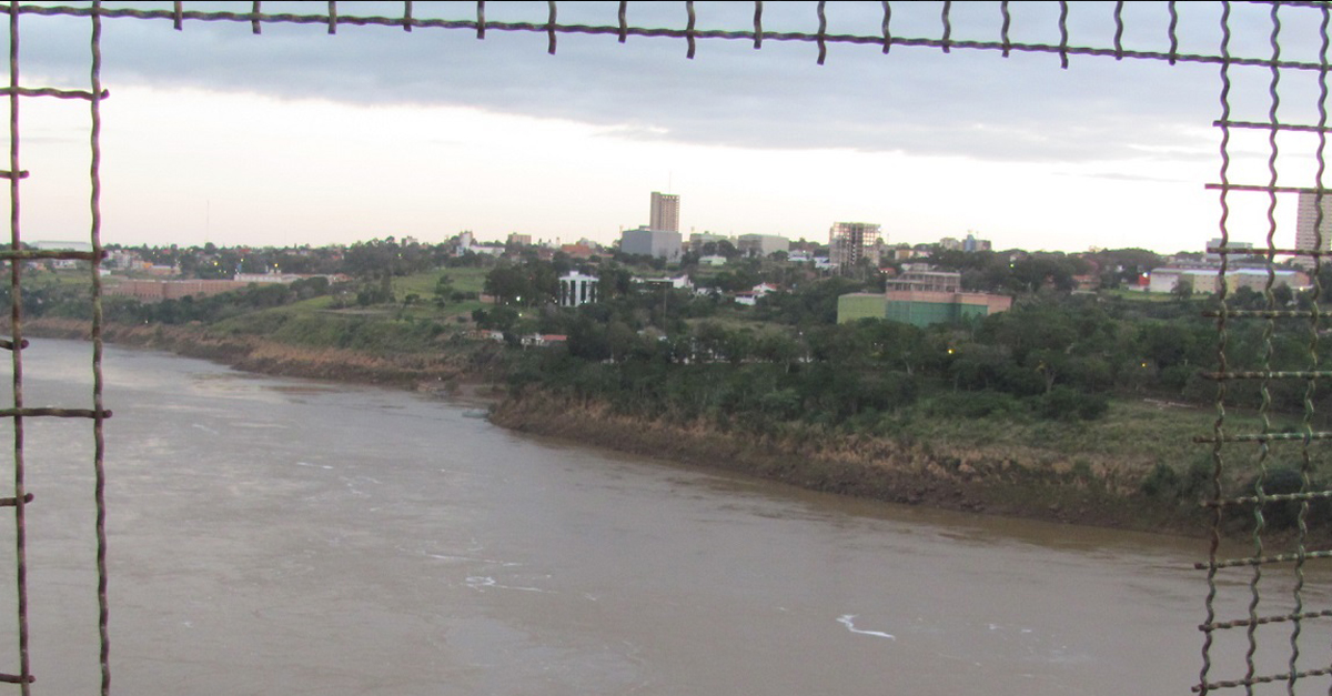 ponte amizade sobre o rio Paraná